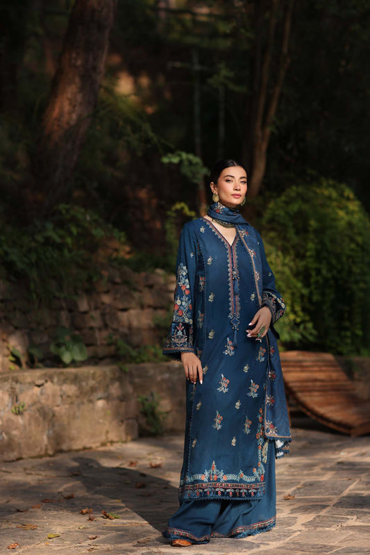 Noor by Sadia Asad Suzaanikari Winter Shawl D8
