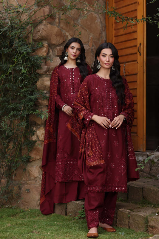 Noor by Sadia Asad Suzaanikari Winter Shawl D1